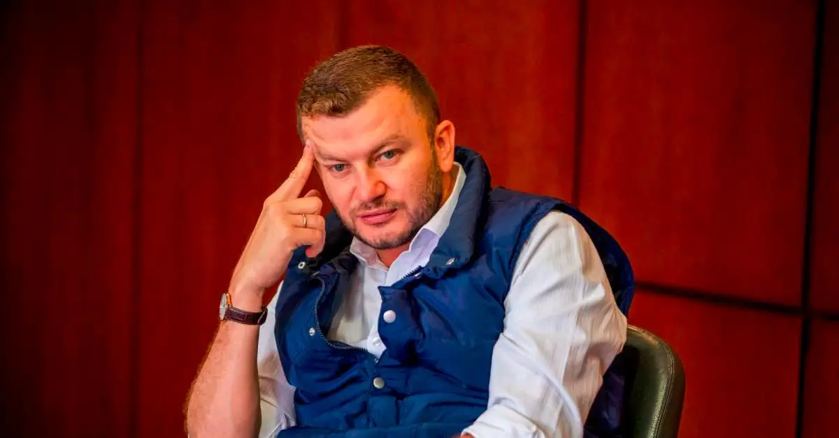 Jóvenes de AlzaTuVozCristiana alzando su voz por la fe en actividad comunitaria en Medellín